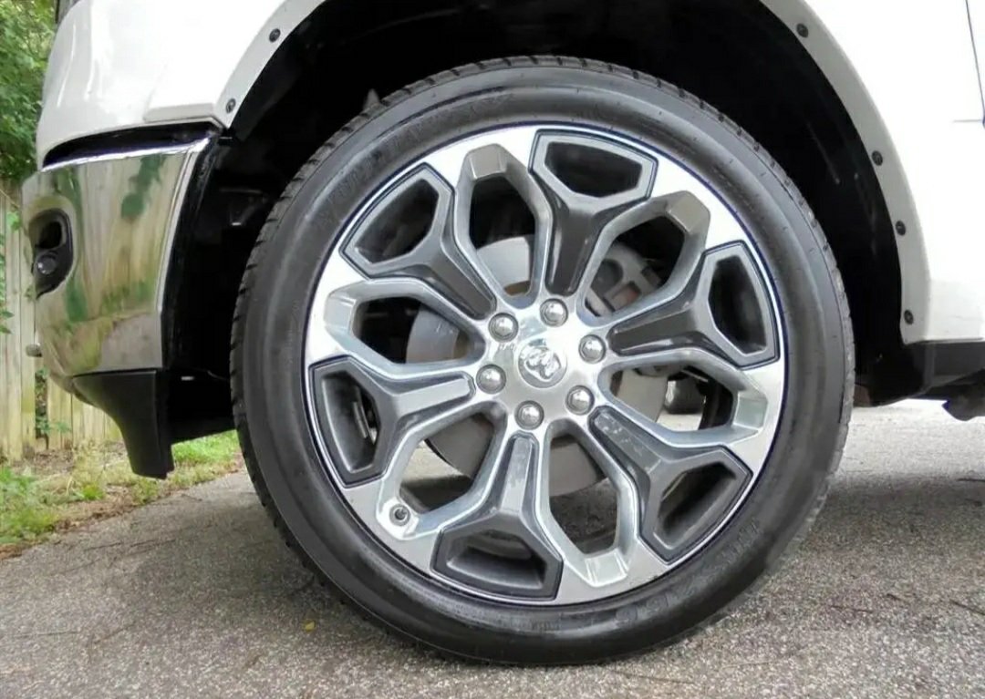 2019 RAM 1500 Limited 4x4 Crew Cab - Image 15