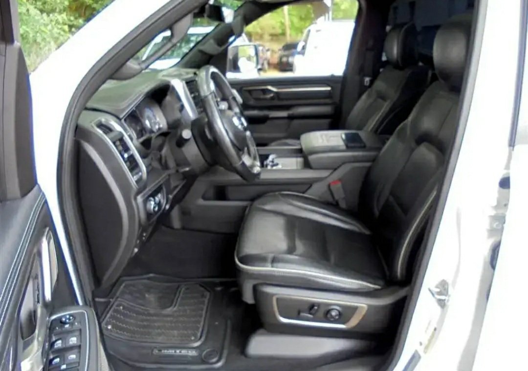 2019 RAM 1500 Limited 4x4 Crew Cab - Image 9