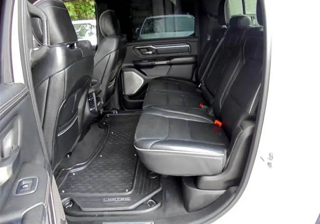 2019 RAM 1500 Limited 4x4 Crew Cab - Image 10